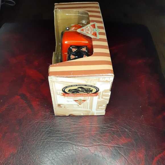 NIB Can Tire 1950's Die Cast Fuel Delivery Collectible Truck $12.50 🇨🇦 ships - Picture 6 of 16